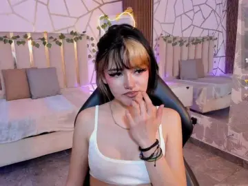 Cloee-tay1  live sex cam