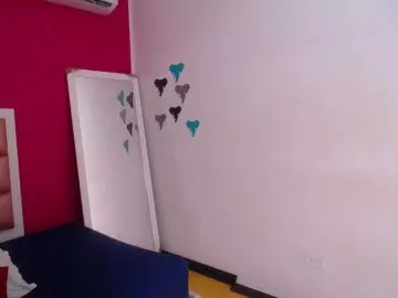 Tiny-sarah1  live sex cam