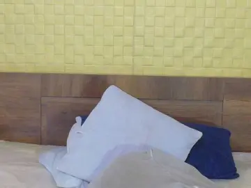 Tiny-sarah1  live sex cam