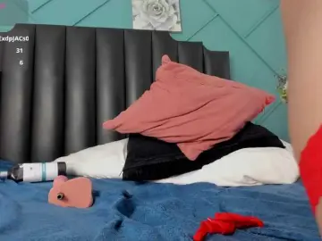 MiluVega  live sex cam