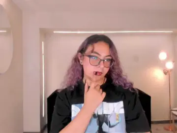 LoiseHarper  live sex cam