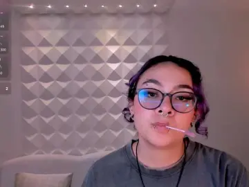 LoiseHarper  live sex cam