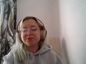 MaddieOrgasm  live sex cam