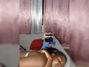 Suckmytirries  live sex cam