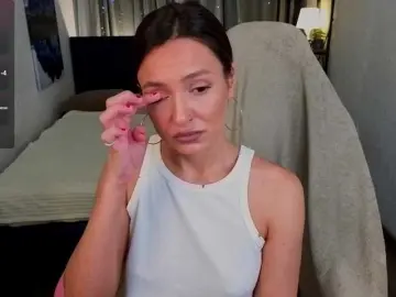 NailaWhisper  live sex cam