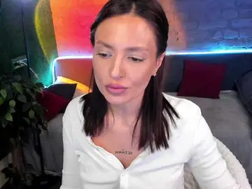 NailaWhisper  live sex cam