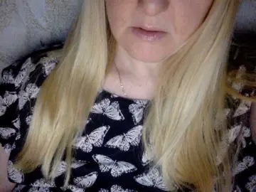 BlondyVio  live sex cam