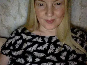 BlondyVio  live sex cam