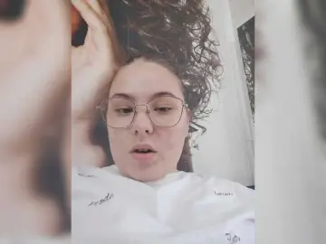 Denyse-Eliza  live sex cam