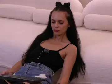 IliriaKara  live sex cam