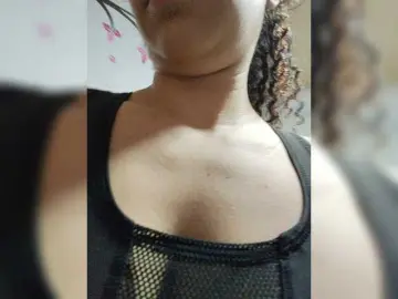KAROLKAT  live sex cam