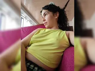 KAROLKAT  live sex cam