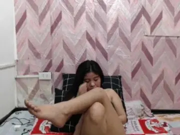 Kira-Rosse201  live sex cam
