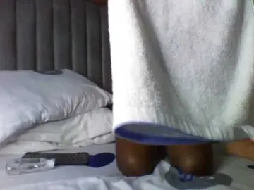 Curvypetite001  live sex cam