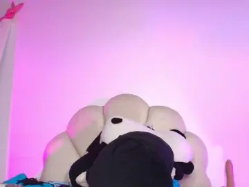 KishaColins  live sex cam