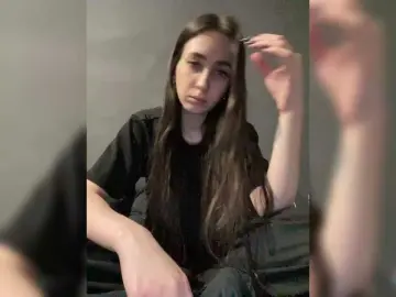 Kurama27  live sex cam