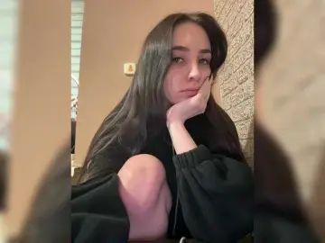 Kurama27  live sex cam