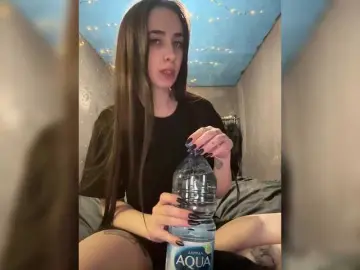 Kurama27  live sex cam