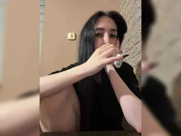 Kurama27  live sex cam