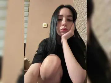 Kurama27  live sex cam