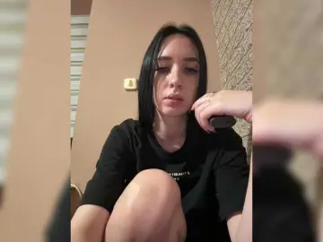 Kurama27  live sex cam