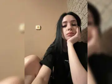 Kurama27  live sex cam