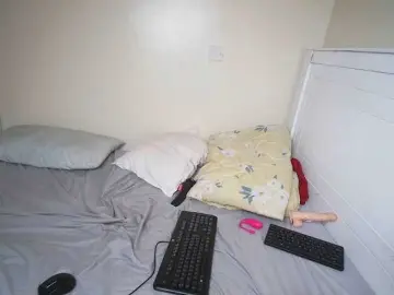 Petite-finee  live sex cam