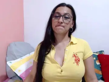 KarinaSuarez1  live sex cam
