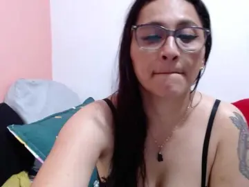 KarinaSuarez1  live sex cam