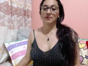KarinaSuarez1  live sex cam