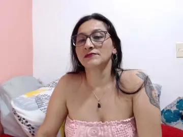 KarinaSuarez1  live sex cam