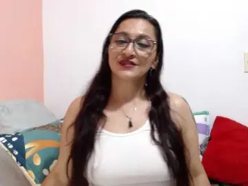 KarinaSuarez1  live sex cam