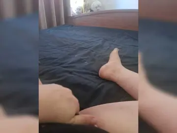Laura35  live sex cam