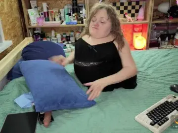 Julia-79  live sex cam