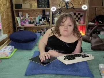 Julia-79  live sex cam