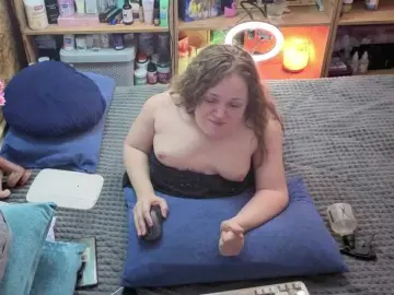 Julia-79  live sex cam