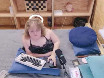 Julia-79  live sex cam