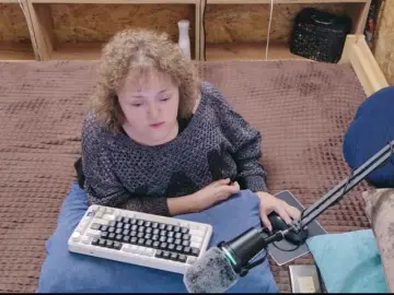 Julia-79  live sex cam