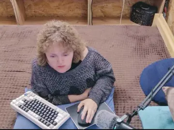 Julia-79  live sex cam