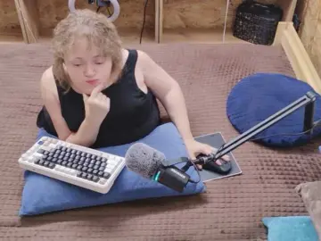 Julia-79  live sex cam