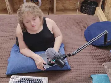 Julia-79  live sex cam