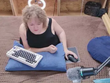 Julia-79  live sex cam
