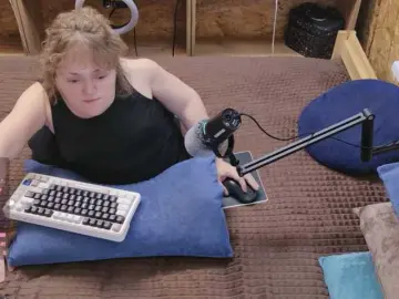 Julia-79  live sex cam