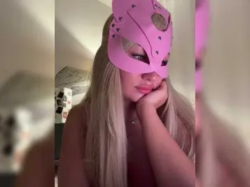 Kitiiiket  live sex cam