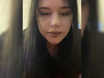 Emog1rl  live sex cam