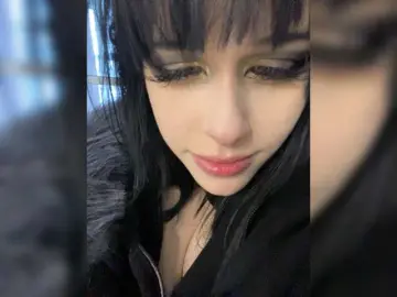 Emog1rl  live sex cam