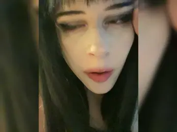 Emog1rl  live sex cam