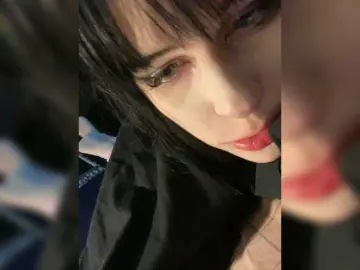 Emog1rl  live sex cam