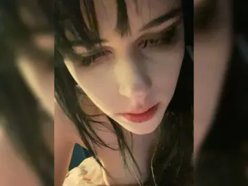 Emog1rl  live sex cam