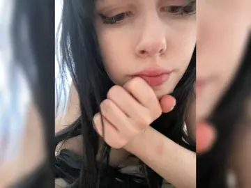 Emog1rl  live sex cam